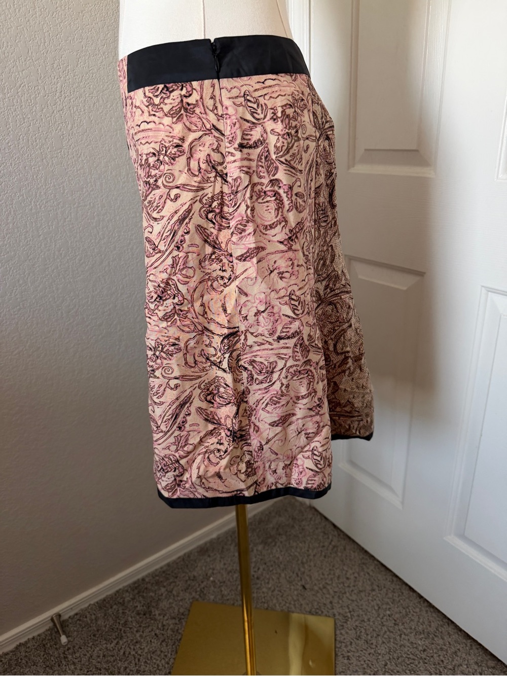 Tracy Reese Pink Floral knee length Skirt with Black Trim - Picture 3 of 6
